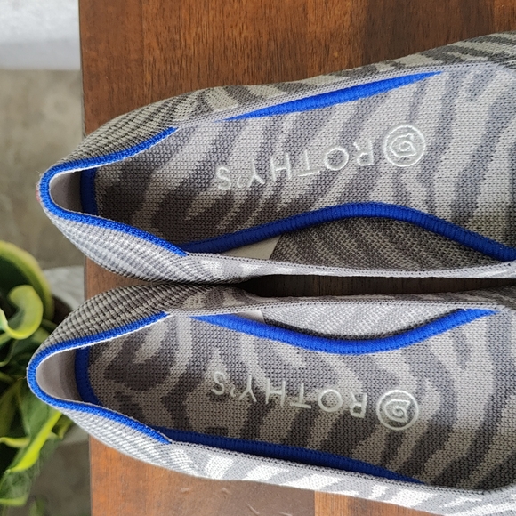 Rothy's Point, Gray Zebra, SZ 9 - Picture 7 of 12